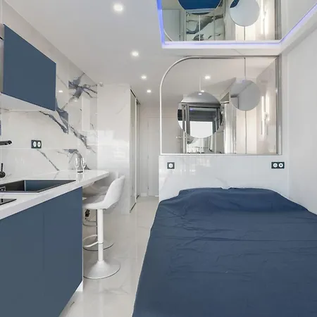 Naturiste Cap D'agde Heliopolis F 49 *